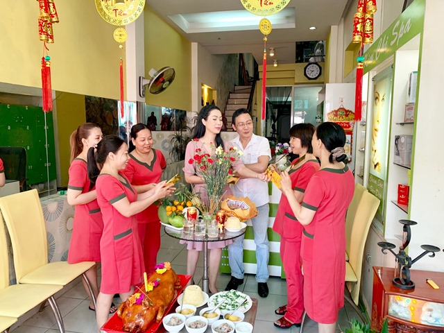 trinh kim chi lifestyle 1 Trịnh Kim Chi được ông xã tặng nhẫn kim cương khủng dịp Valentine