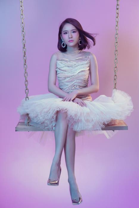 'Cô nàng trà sữa' Vân Shi trở lại V-Pop với ca khúc mới buồn nao lòng 3