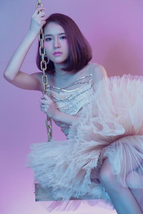 'Cô nàng trà sữa' Vân Shi trở lại V-Pop với ca khúc mới buồn nao lòng 4