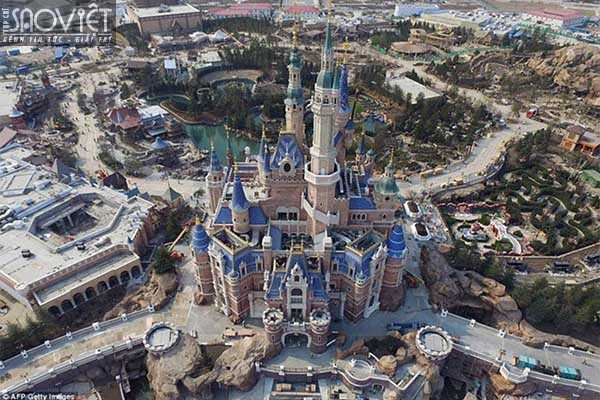 Khung cảnh choáng ngợp tại Disneyland Thượng Hải