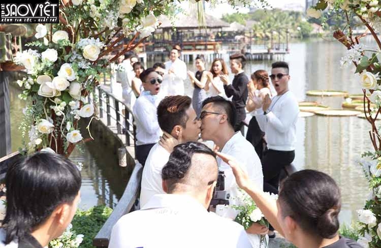 Lê Việt bất ngờ tổ chức đám cưới với bạn trai